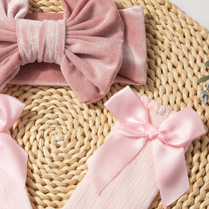Diadema de bebé de terciopelo dorado nuevo europeo y americano, combinación de calcetines, conjunto de calcetines de diadema para niños con lazo cálido para Otoño e Invierno - Product Image 4