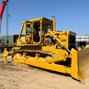 Bulldozer sur chenilles Caterpillar D8K d'occasion, 140 CV, capacité de bulldozing de 8,6 m, moteur haute performance de 223,8 kW, 31980 kg, boîte de vitesses 2020. - Product Image 1