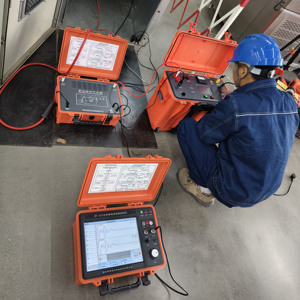 Equipo de pruebas controlado por software con descarga de chispa adaptable y ciclos de pulso ajustables - Product Image 5