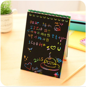 Vente en gros de peinture à gratter Dazzle Doodle Book Student Toy Fun Scratch Drawing Book Coil Drawing Book - Product Image 1