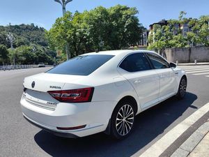 Autos Usados Baratos en Venta, <span class=keywords><strong>Skoda</strong></span> <span class=keywords><strong>Superb</strong></span> 2016 Blanco, 1.8T Automático, Volante a la Izquierda, Sedán de Gasolina - Product Image 5