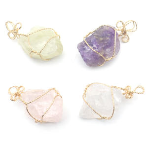 Pendentif en cristal naturel <span class=keywords><strong>de</strong></span> guérison en gros, fait main, enveloppé <span class=keywords><strong>de</strong></span> fil doré, pierre brute pour la décoration - Product Image 1
