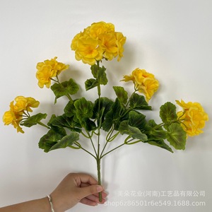 ช่อดอกเจอเรเนียมประดิษฐ์สีแดงจาก Meiduo Flower Industry กลีบดอกฝ้าย ก้านเดี่ยว สำหรับตกแต่งโต๊ะ - Product Image 4