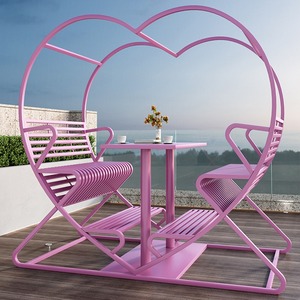 Sedia a dondolo rossa amore all'aperto con tavolo a <span class=keywords><strong>cuore</strong></span> per cortile o punti panoramici arredamento per coppie - Product Image 1