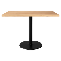 Tables de restaurant en chêne massif au design moderne et élégant