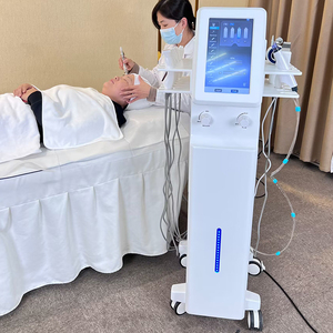Nettoyeur facial à bulles d'oxygène multifonctionnel pour un nettoyage en profondeur des pores, une exfoliation, une hydratation et un système de lissage des rides - Product Image 6