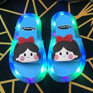 Zapatillas luminosas para niños, zapatos de cristal a la moda, luces brillantes, sandalias luminosas para niños pequeños y medianos - Product Image 1