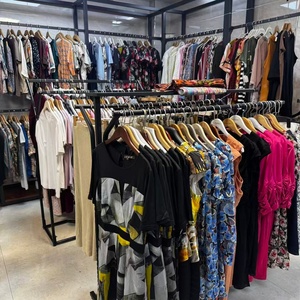 เสื้อแฟชั่นฤดูร้อนคุณภาพสูงมือสองสำหรับตลาดไทย เสื้อผ้าผู้หญิงเซ็กซี่แบบพรีเมียม คละแบบ ขายส่งจากกรุงเทพฯ - Product Image 1