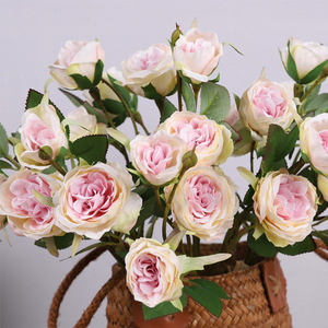Ramo de Rosas Artificiales Qihao, Flores de Seda Rojas de 44 cm, Decoración para el Día de San Valentín, Accesorios de Fotografía para Interiores y Exteriores - Product Image 3
