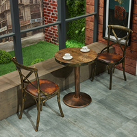 Ensemble de mobilier commercial de style mid-century pour restaurant : table carrée, chaises en bois, idéal pour l'extérieur, les salles de séjour, les cafés et les écoles