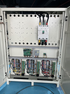 Stabilisateur <span class=keywords><strong>de</strong></span> <span class=keywords><strong>tension</strong></span> triphasé ±1% Servo 100 kVA pour station d'énergie photovoltaïque 380 V pour électromécanique 100 kW - Product Image 4