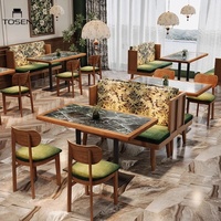 Ensemble de table et de chaises de restaurant de style sud-est asiatique, combinaison de banquettes de style rétro, restaurant occidental