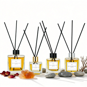 Bouteille en <span class=keywords><strong>verre</strong></span> carrée transparente de haute qualité 50ml 100ml 150ml 200ml vide pour huiles essentielles d'aromathérapie et diffuseurs à bâtonnets pour la maison - Product Image 4