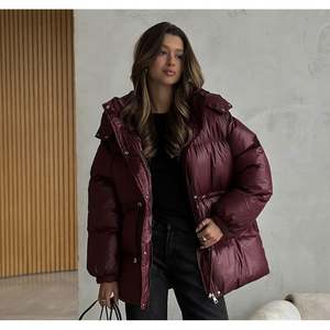 Nouveauté populaire en gros, manteau long en duvet imperméable pour femmes, capuche et cordon de serrage à la taille, veste en duvet - Product Image 4