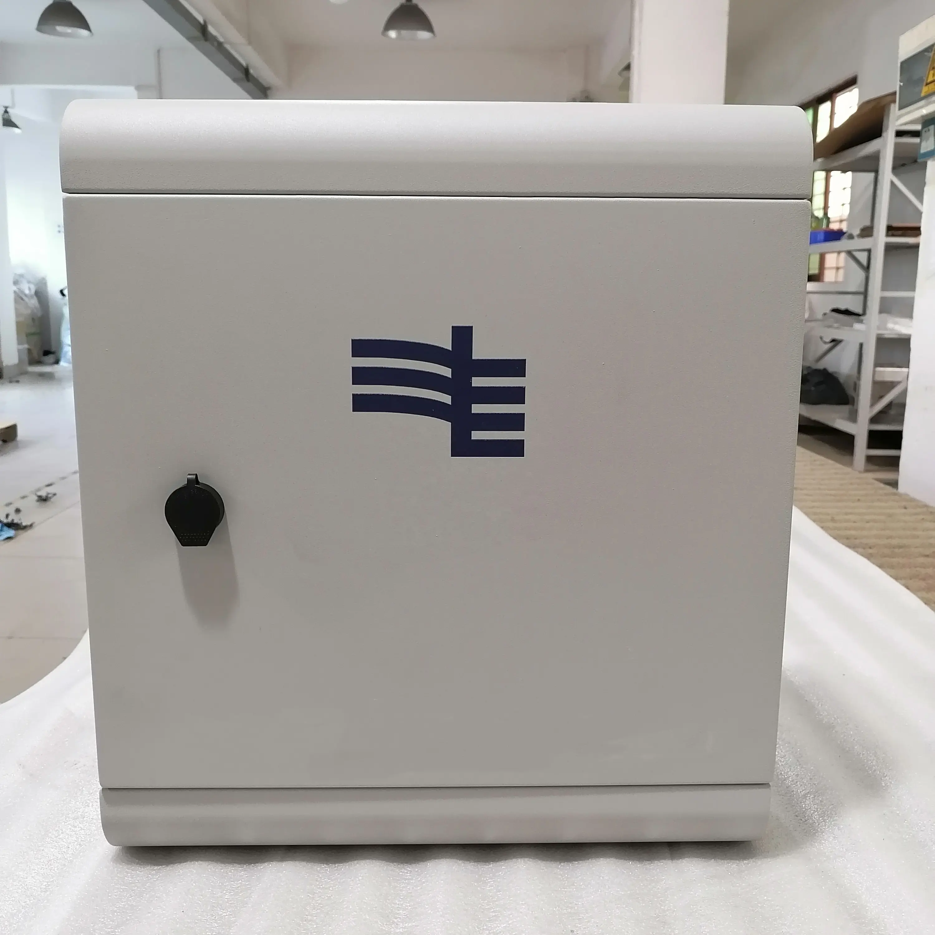 Fabrik preis Kunden spezifische Solar mcb PV Combiner Box Strom verteiler kästen mit intelligenten Leistungs schaltern