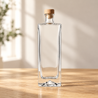 Bouteille de liqueur en verre rectangulaire transparente de 500 ml avec base en forme de montagne pour l'emballage personnalisé de whisky et de vodka, marque BOXUN