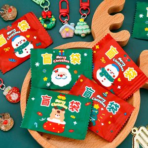 Porte-clés en résine Hangsu, mini-cadeau de Noël mignon pour étudiants, décoration de fête - Product Image 3