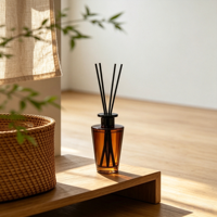 Bouteille en verre vide de 200 ml pour diffuseur à bâtonnets, avec fond épais, pulvérisateur à pompe, options de sérigraphie et de coloration, bouchon et bâtonnets en fibre