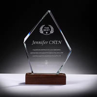 Trophée en cristal personnalisé de plaque d'autorisation de Souvenir d'anniversaire de nouvelle originalité avec la base en bois