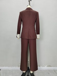 Completo Professionale da Donna in Due Pezzi con Cintura Metallica Aderente Marrone Scuro - Eleganza Sofisticata - Product Image 4