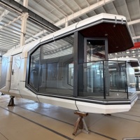 Maison modulaire familiale de 2 chambres, type capsule, avec cuisine complète, unité de logement préfabriquée spacieuse en conteneur pour usage résidentiel