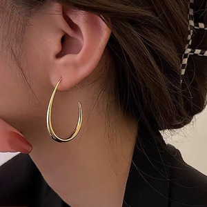 Boucles d'oreilles créoles goutte d'eau dorées en alliage de zinc pour femme, style minimaliste amincissant - Product Image 1