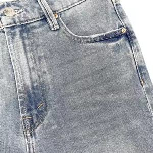 Jean cargo ample pour femme avec broderies décoratives, coupe large, style décontracté, taille mi-haute, denim délavé clair, vente en gros - Product Image 3