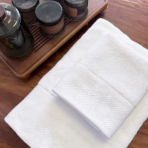 Serviettes d'hôtel blanches, logo personnalisé, <span class=keywords><strong>linge</strong></span> <span class=keywords><strong>de</strong></span> salle <span class=keywords><strong>de</strong></span> <span class=keywords><strong>bain</strong></span>, 100% coton, ensemble <span class=keywords><strong>de</strong></span> serviettes <span class=keywords><strong>de</strong></span> toilette, <span class=keywords><strong>de</strong></span> visage et <span class=keywords><strong>de</strong></span> <span class=keywords><strong>bain</strong></span> pour hôtel - Product Image 1