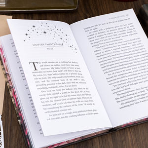 Libro novedoso de papel grueso de gama alta bajo demanda con lámina de estampado en caliente, chaqueta antipolvo, bordes rociados, libro de tapa dura, impresión de libros - Product Image 5