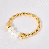 Bague en acier inoxydable avec corde torsadée dorée et perles artificielles, bijoux de mode en gros
