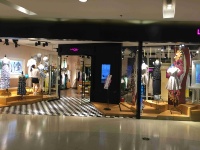 Décoration intérieure de magasin de mode, table de présentation de vêtements et présentoir pour boutique de vente au détail
