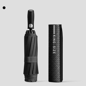 Grand <span class=keywords><strong>parapluie</strong></span> <span class=keywords><strong>inversé</strong></span> automatique pliant en trois sections, résistant aux intempéries et au vent, au design minimaliste moderne, pour hommes d'affaires, idéal comme cadeau. - Product Image 6