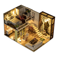 IIECREATE Kit de maison de poupée en bois éducatif à l'échelle 1:24 - Miniature de ville écologique faite à la main avec boîte de couleur exquise