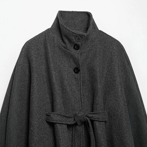 Manteau Cape Ceinturé Uni pour <span class=keywords><strong>Femme</strong></span> 2026, Veste Enveloppante en Mélange de Laine à Col Montant avec Taille Ajustable, OEM/ODM Vintage Décontracté - Product Image 4