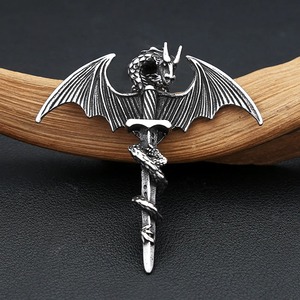 Yunnique – collier avec pendentif épée de dragon en acier inoxydable, bijoux à la mode pour hommes, cadeau, chaîne de 60cm, ton argenté - Product Image 3