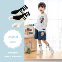 Chaussettes hautes préppy pour l'automne et l'hiver, noires et blanches, tricotées, style décontracté, respirantes, durables, antibactériennes, absorbant la transpiration