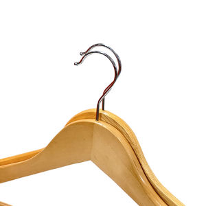 Использование одежды, лидер продаж, Нескользящие металлические крючки с покрытием из флока, изготовленные на заказ деревянные вешалки для одежды через перекладину - Product Image 3