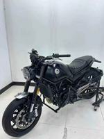 Benelli Leoncino 250 Moto de rue rétro style Scrambler, haute garde au sol, Motos à essence