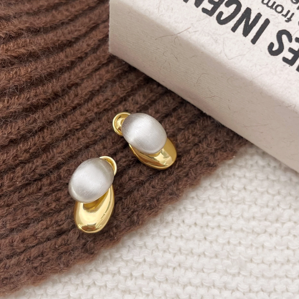 A-1101 gold Brushed Earrings
