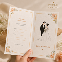 Invitation de mariage pliée sur mesure, carte bi-pliante en papier texturé avec croquis des mariés et ornements floraux délicats