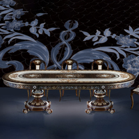Table à manger ovale de luxe avec incrustation florale de perles, accents dorés, base en bois dur sculpté pour villas de luxe et salles à manger élégantes