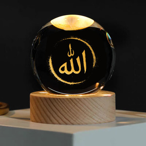 Vente en gros de boules de cristal gravées au laser islamiques, polies, 6 cm, 8 cm, boule de cristal illuminée, souvenir islamique avec base lumineuse LED - Product Image 6