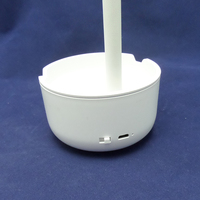 Lampe de bureau LED sans fil moderne avec commande tactile et angle de lumière réglable, alimentée par batterie rechargeable