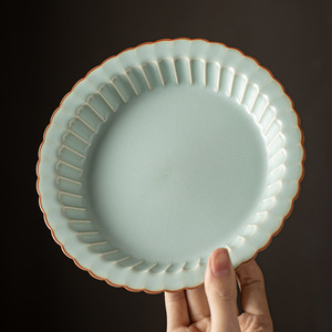 Bandeja de té redonda de porcelana Ru Ware con acabado craquelado para el té de la tarde - Product Image 2