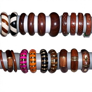 Bracelet pour femme en ivoire et résine, respectueux de l'environnement, style culturel de l'Uttar Pradesh, pour mariage et occasions religieuses - Product Image 1