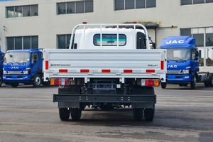 Camión Isuzu ELF KV100 4x2 de Cabina King y Plataforma Plana, Tecnología Japonesa Duradera, para Transporte de Materiales de Construcción - Product Image 5