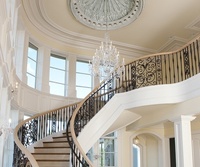 Escalier en colimaçon moderne en acier galvanisé avec garde-corps en verre, éclairage et lustre pour villa, hôtel, appartement, bureau, usage intérieur, écologique