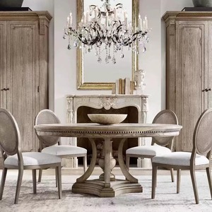 Ensemble de table à manger ovale en chêne massif vieilli de style campagnard français, base sur piédestal vintage, chaises à dossier rond recouvertes de lin - Product Image 3