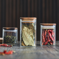 Nouveaux pots à épices en verre carrés de luxe de 150 ml, 200 ml, 300 ml, 5 oz, 8 oz, 10 oz, avec logo personnalisé, avec couvercle en bois d'acacia