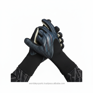Gants de gardien de but avec construction en maille respirante pour garder les mains au frais et au sec pendant le jeu - Product Image 1